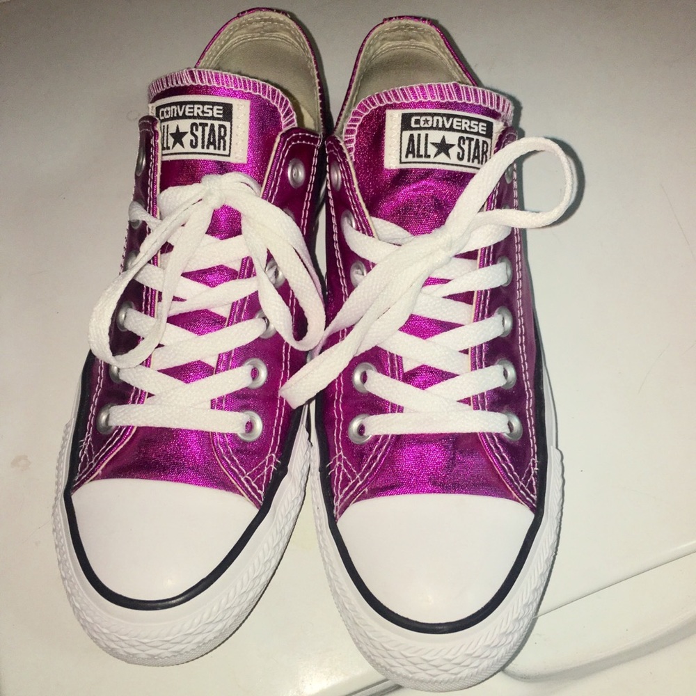 Low cut converse